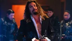 Jason Momoa si v nové hororové komedii vychutná roli Drákuly