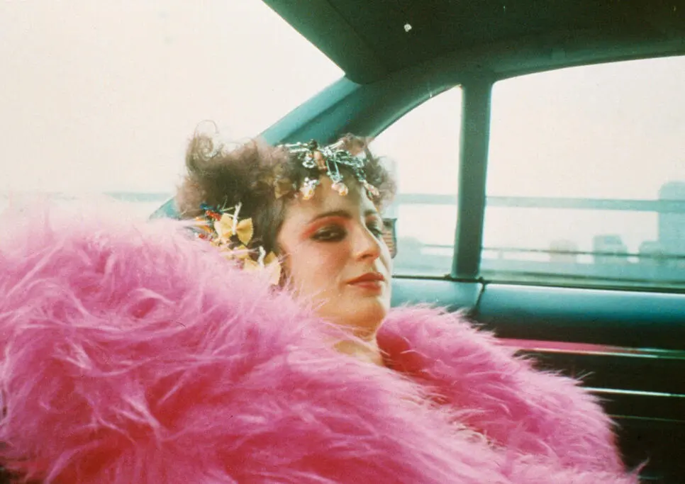 Recenze: Všechna ta krása a zabíjení 