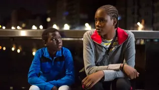 Africké drama o únosu domnělého bratra. Tori a Lokita testují hranice zákonů i morálky