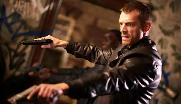 Nejdůležitější akční režisér historie představuje vánoční pomstu, jíž by podlehl i John Wick