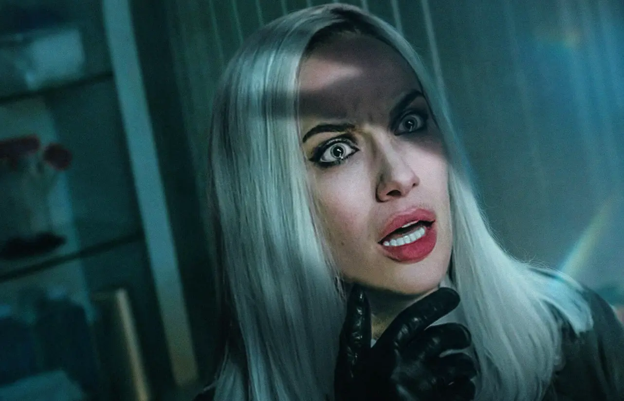 Flanagan kritizuje zlé, bohaté a mocné. Jenže předžvýkaný Pád domů Usherů nudí