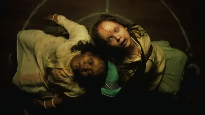 Vymítač ďábla zažívá vlastní exorcismus. Po posledním fiasku přichází úplný restart