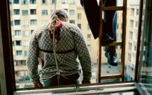 Muž na střeše: trailer