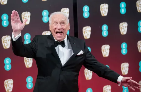 Komik Mel Brooks vstoupil mezi legendy showbyznysu. Jeho kultovní komedie zná každý