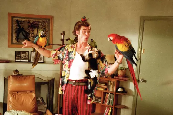 Přestřelený a lehce homofobní Ace Ventura slaví 30 let. Postaral se o největší herecký vzestup historie