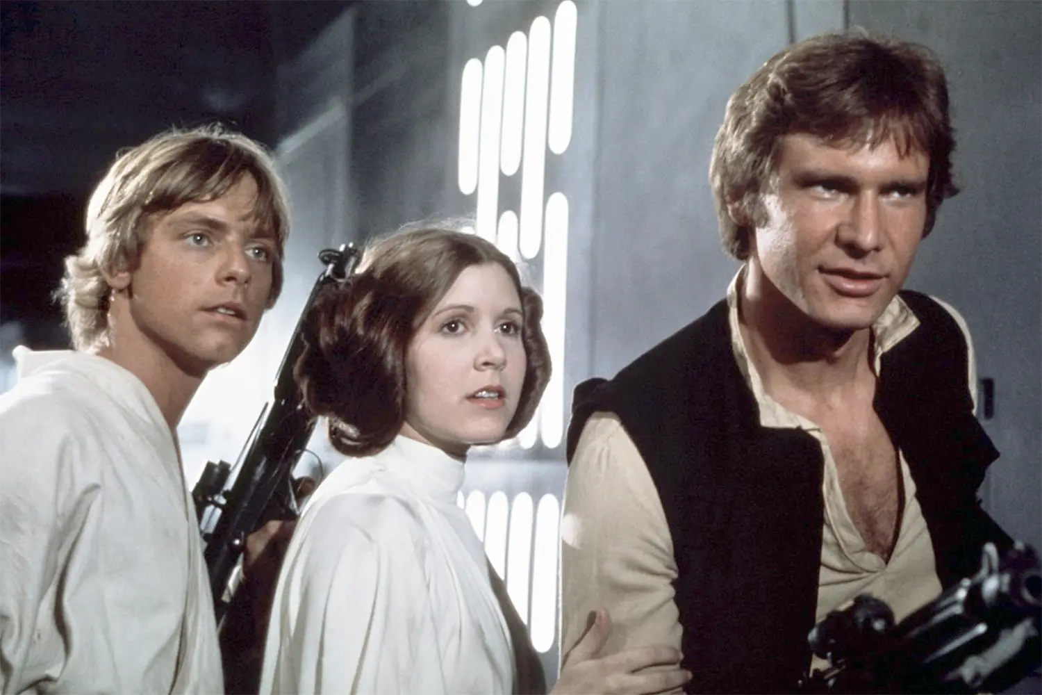 10 chyb ve Star Wars, kterých jste si nevšimli: Nešikovní stormtroopeři a světelný meč na drátu