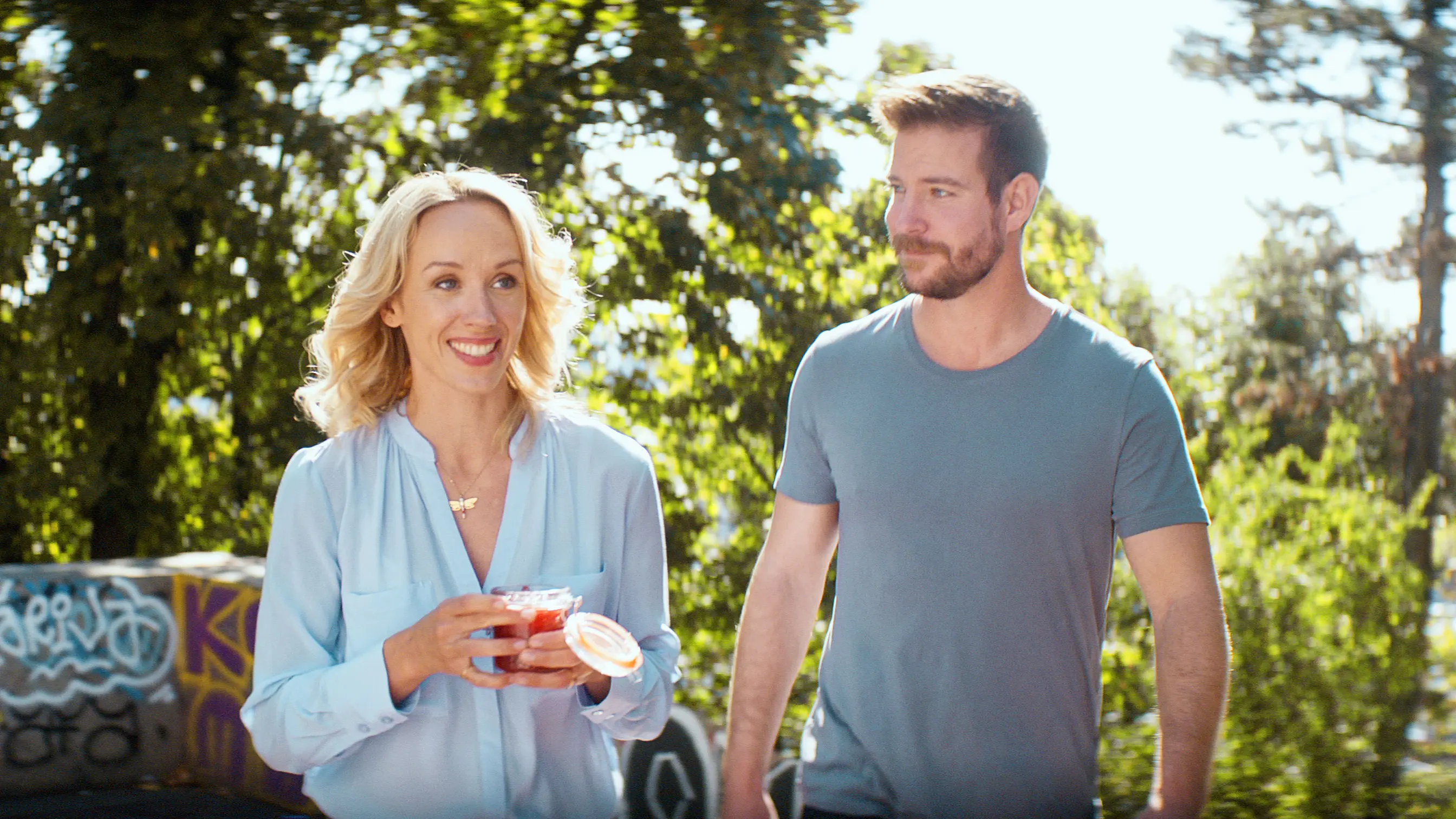 Recenze: Sladký život nabízí marmeládu i ženy nad 30. Slibná romantika se topí v bizarnosti a kýči