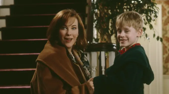 Kevinově mámě ze Sám doma je 70 let. Catherine O’Hara již na filmového syna nezapomíná