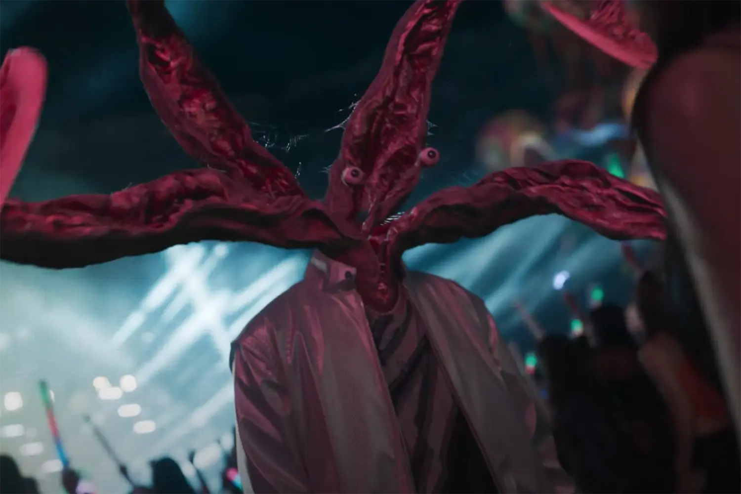 Recenze: Parasyte: The Grey je plný adrenalinu i myšlenek. Dává Hollywoodu na frak