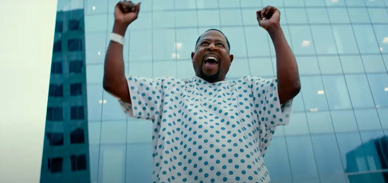 Martin Lawrence přežil třídenní kóma a zapomněl chodit. Rozesmávat ale ani v 60 nepřestává