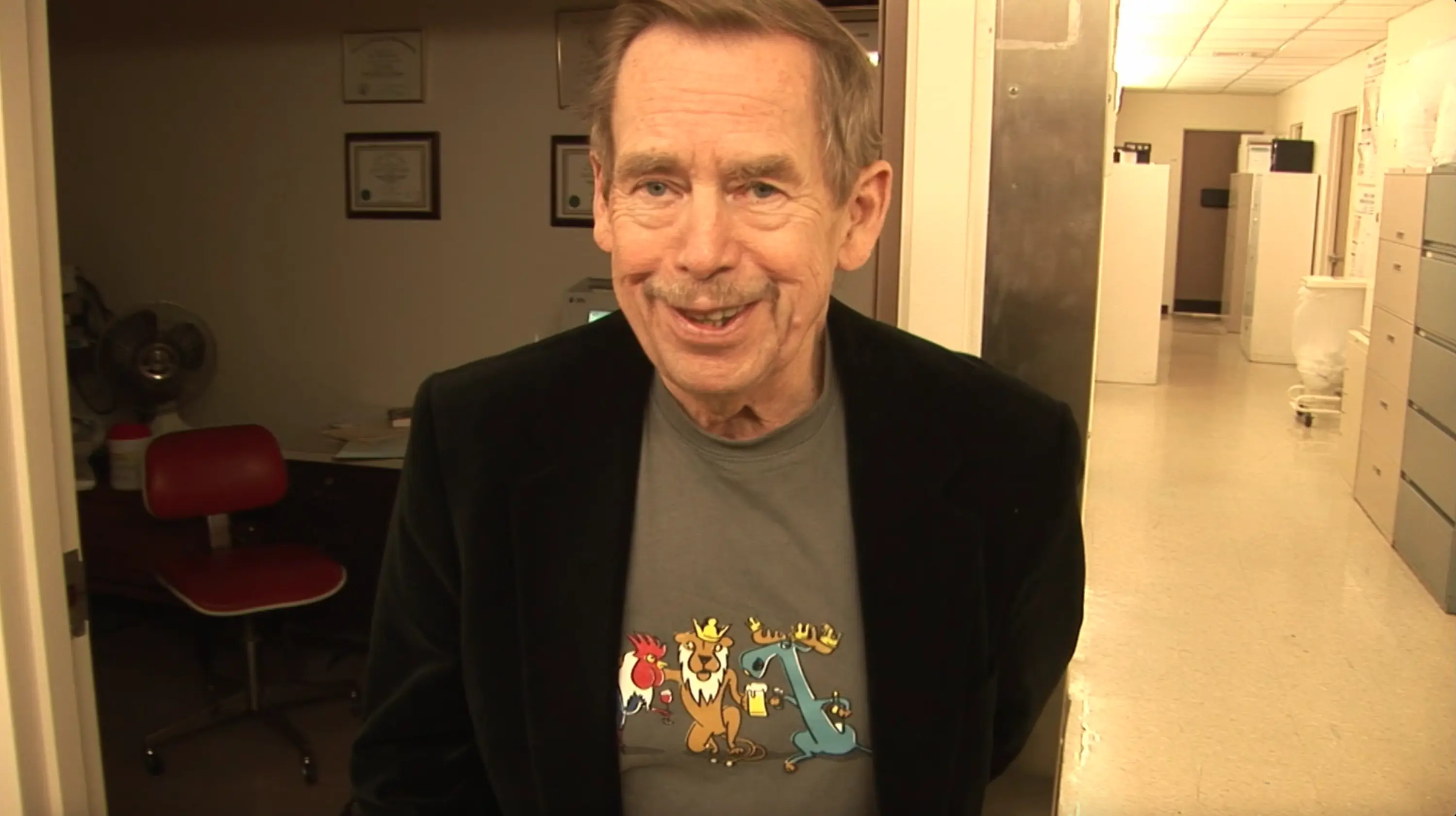 Recenze: Tady Havel, slyšíte mě? mapuje závěr prezidentova života s humorem, patosem i Odcházením