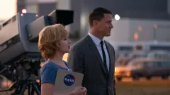 Hvězdná romantika plná konspirací. Johansson a Tatum lákají na falešné přistání na Měsíci i Kubricka