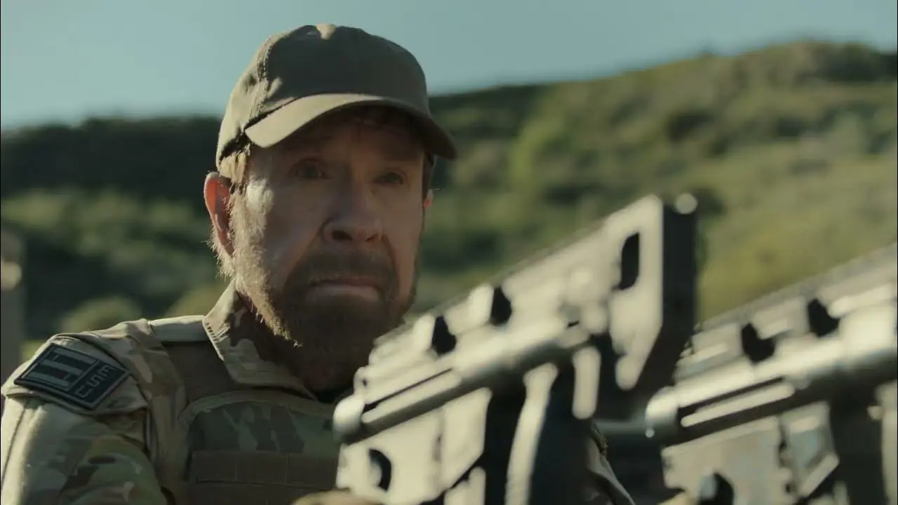 Chuck Norris je zpátky! V traileru na svůj akční návrat bojuje proti mimozemské hrozbě