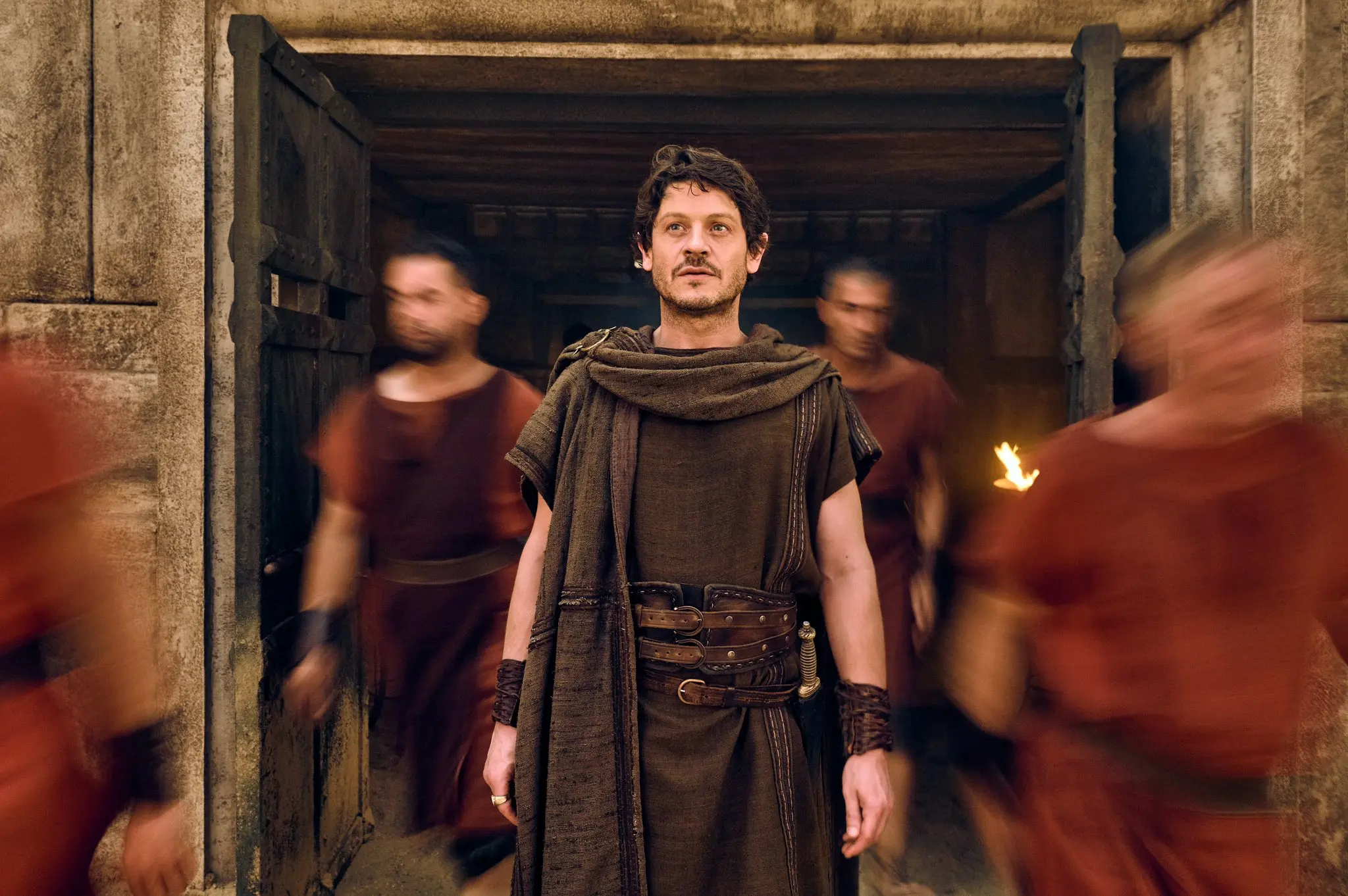 Gladiátorská řež s Anthonym Hopkinsem se představuje v traileru. Seriál trochu klame tělem