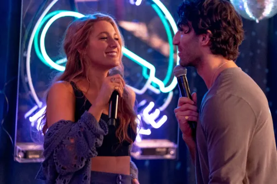 Romance Námi to končí nikdy ani pořádně nezačne. Snaživá Blake Lively melodramatická klišé neporazí