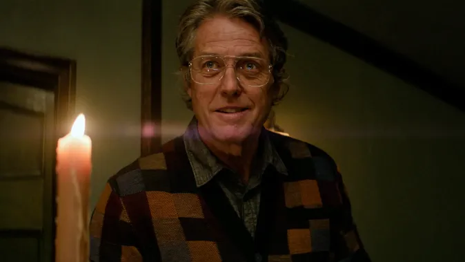 Hugh Grant v nejděsivější roli kariéry. V traileru na tísnivý horor z něj jde husí kůže