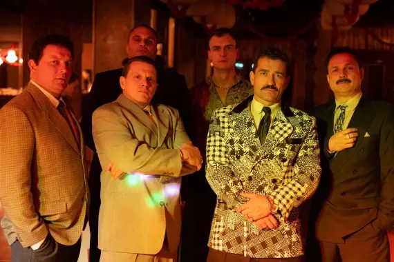 MIKI se roboty nebojí. Slovenská gangsterka v traileru láká na drsnou žánrovku z dědiny