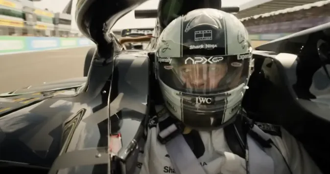 Brad Pitt jako nejrychlejší jezdec planety. Trailer na F1 láká na adrenalinovou jízdu a nový Top Gun