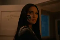 Megan Fox jako robotická služka svádí majitele. Sci-fi Subservience chce být temná i sexy