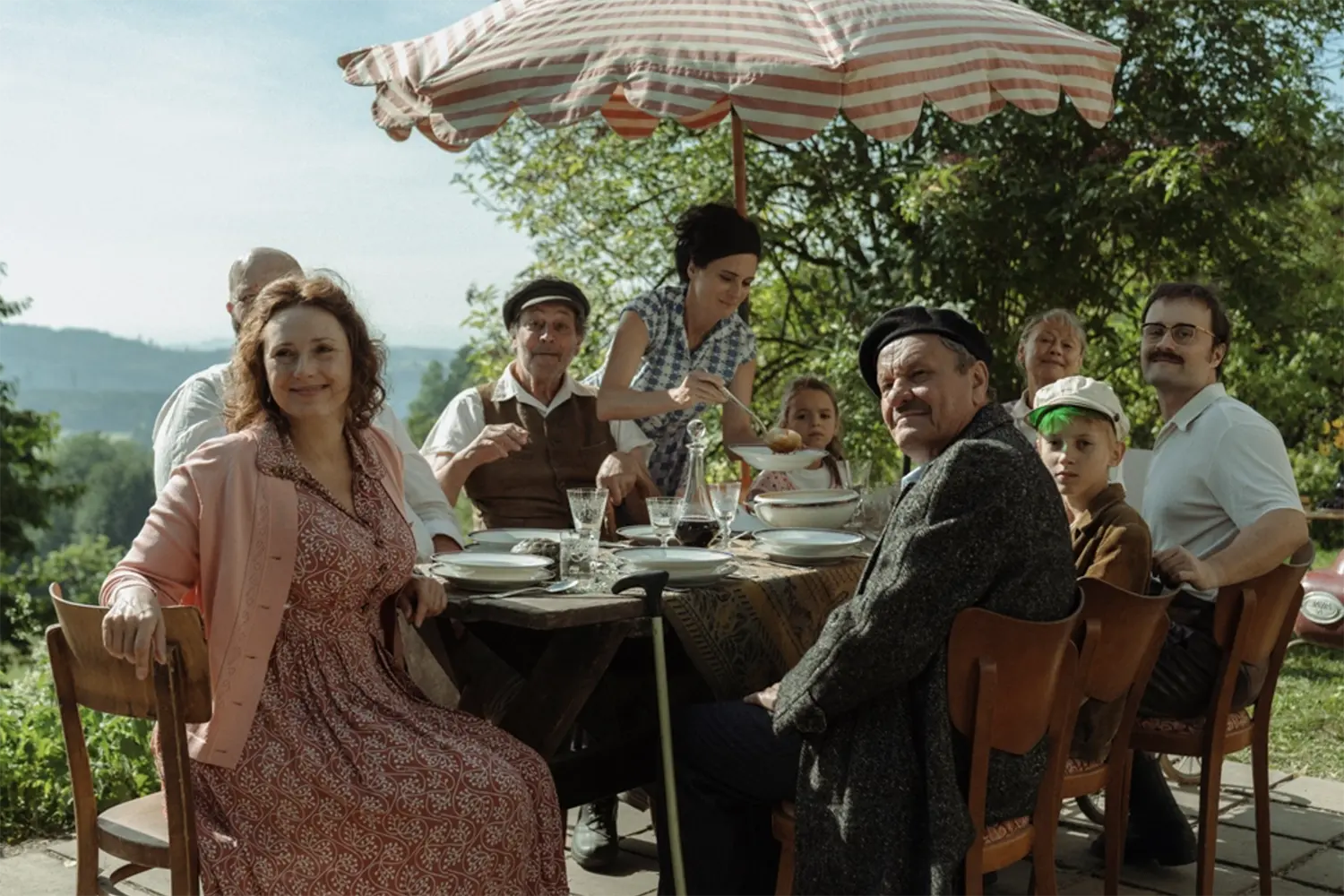 Recenze: Konec světa stojí na melancholii. Okupace pohledem Miroslava Krobota a jeho vnuka klame tělem