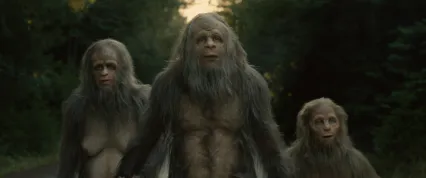 Chlupatá rodinka je chlípnou i netradiční podívanou. Filmový bizár roku ukrývá hvězdy