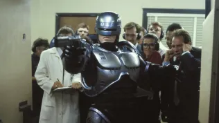 TV tipy: Legendární RoboCop, setkání Arnolda a Stalloneho i nejdrsnější role Orlanda Blooma