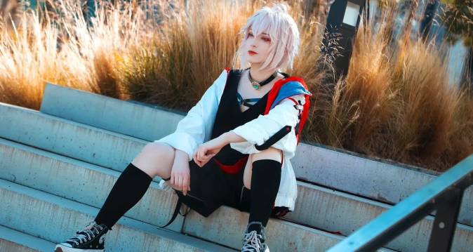 „Hodila mě do mraveniště a nedovolila vstát!“, tvrdí cosplayerka o fotografce