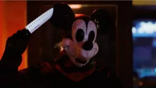 Za tímhle Disneyho nehledejte. Mickey Mouse to v novém hororu dotáhl na zabijáka