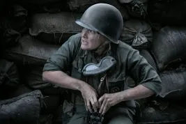Kate Winslet září jako fotografka v první linii. Poutavé drama ukazuje na streamu hrůzy války