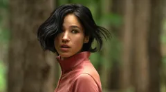 Úprk před zabijákem v paralyzovaném stavu. Netflix hororem Nehýbej se v traileru ochromuje