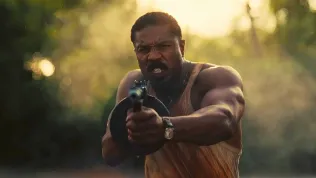 Hříšníci, upíři a krvavý masakr. Nejočekávanější horor roku děsí v brutálním traileru