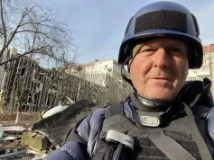 Válečný zpravodaj je užitečnou, i když nepříliš strhující celovečerní reportáží o ukrajinské pohromě