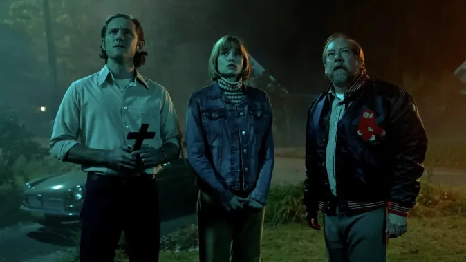 Kingův revoluční román ve filmové verzi tápe. Prokletí Salemu na Max zatne tesáky jen spěšně