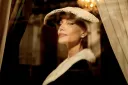 Maria s Angelinou Jolie rozehrává hru s kýčem. Nedaří se jí ale na plné čáře vyhrát