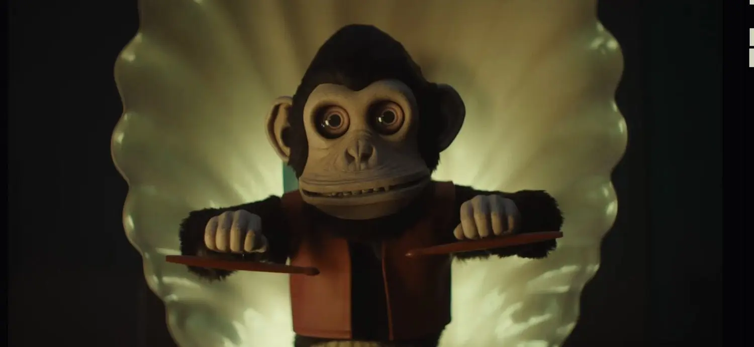 Všichni zemřou. Opice od Stephena Kinga láká v traileru na horor plný zvrácených smrtí