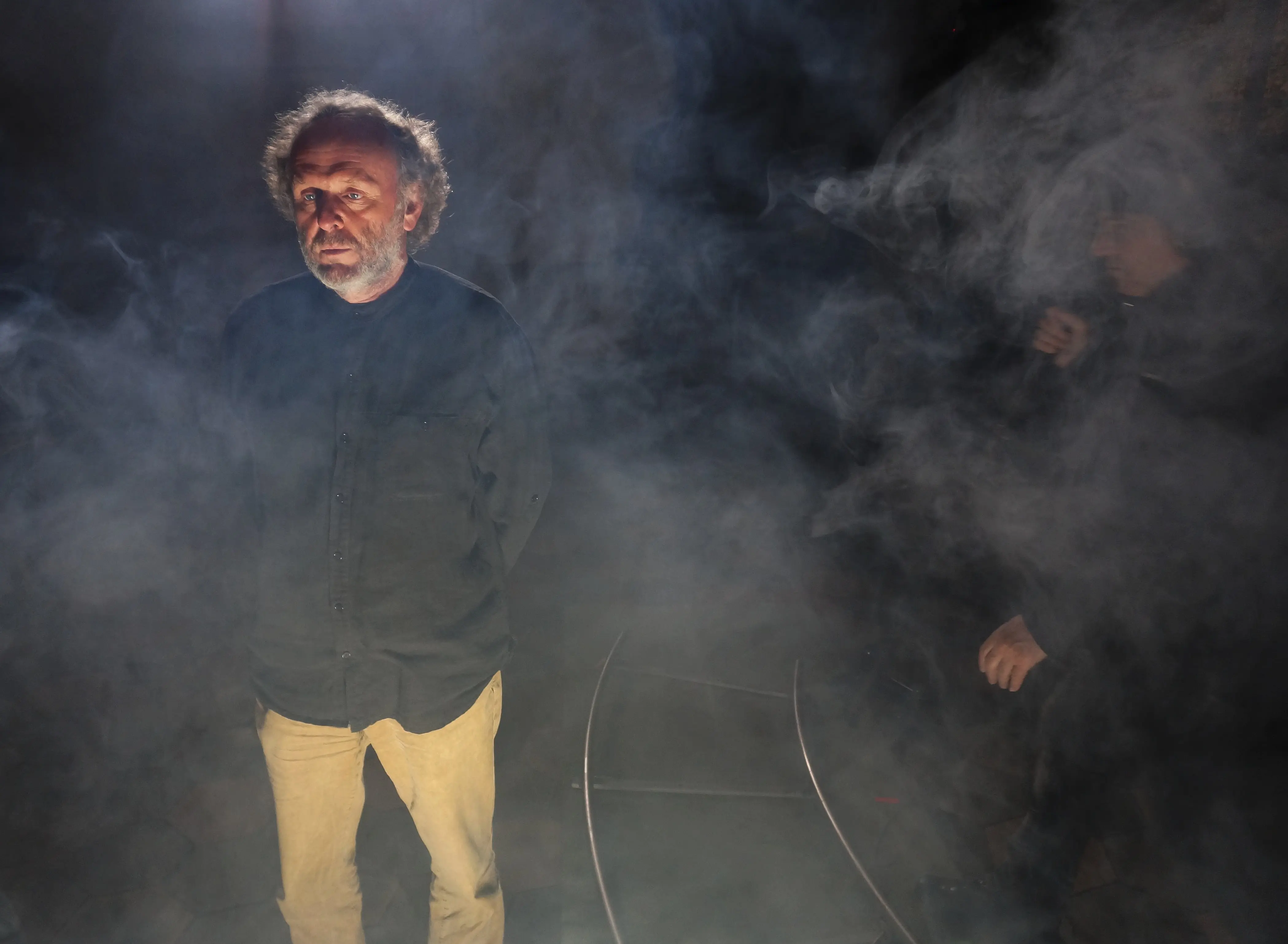 Recenze: Tajemství smrti předstírá zájem zamyslet se nad tabu. Jaroslav Dušek v kostnici ale má o pravdě jasno