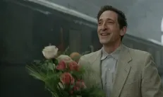 Brutalista dává divákovi pocítit, jak velký může být film. Je zážitkem, který už se jen tak nevidí