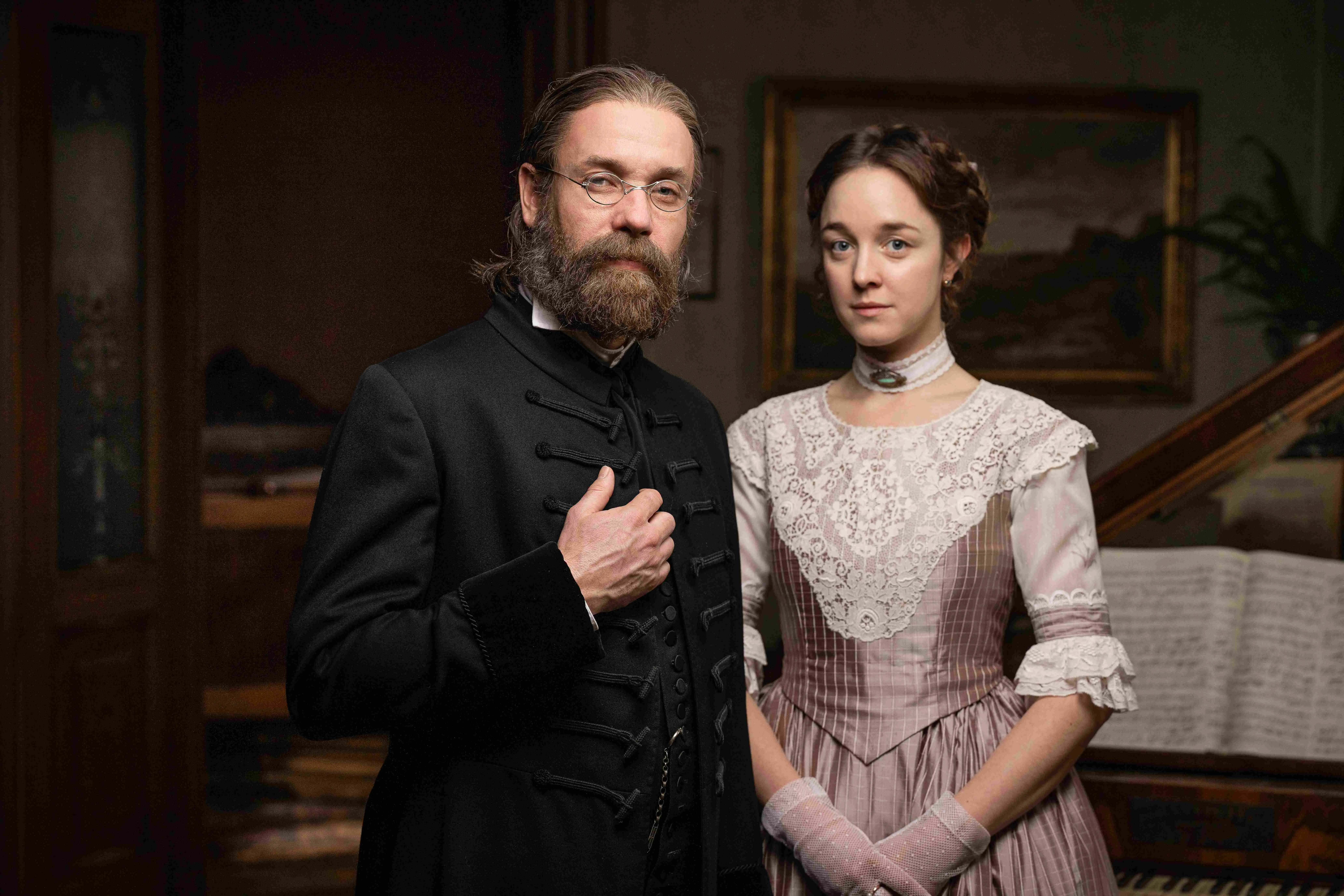 Recenze: Smetana se snaží o aktuální komentář. Tvůrci si ale hází klacky pod nohy