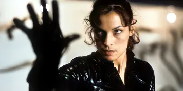 Škrtila stehny Bonda a zavařila Wolverinovi. Famke Janssen ale v 60 musí ustupovat mladším ženám
