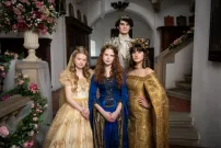 Pohádky o emancipovaných princeznách i hybridní válce. Česká televize představila vánoční program