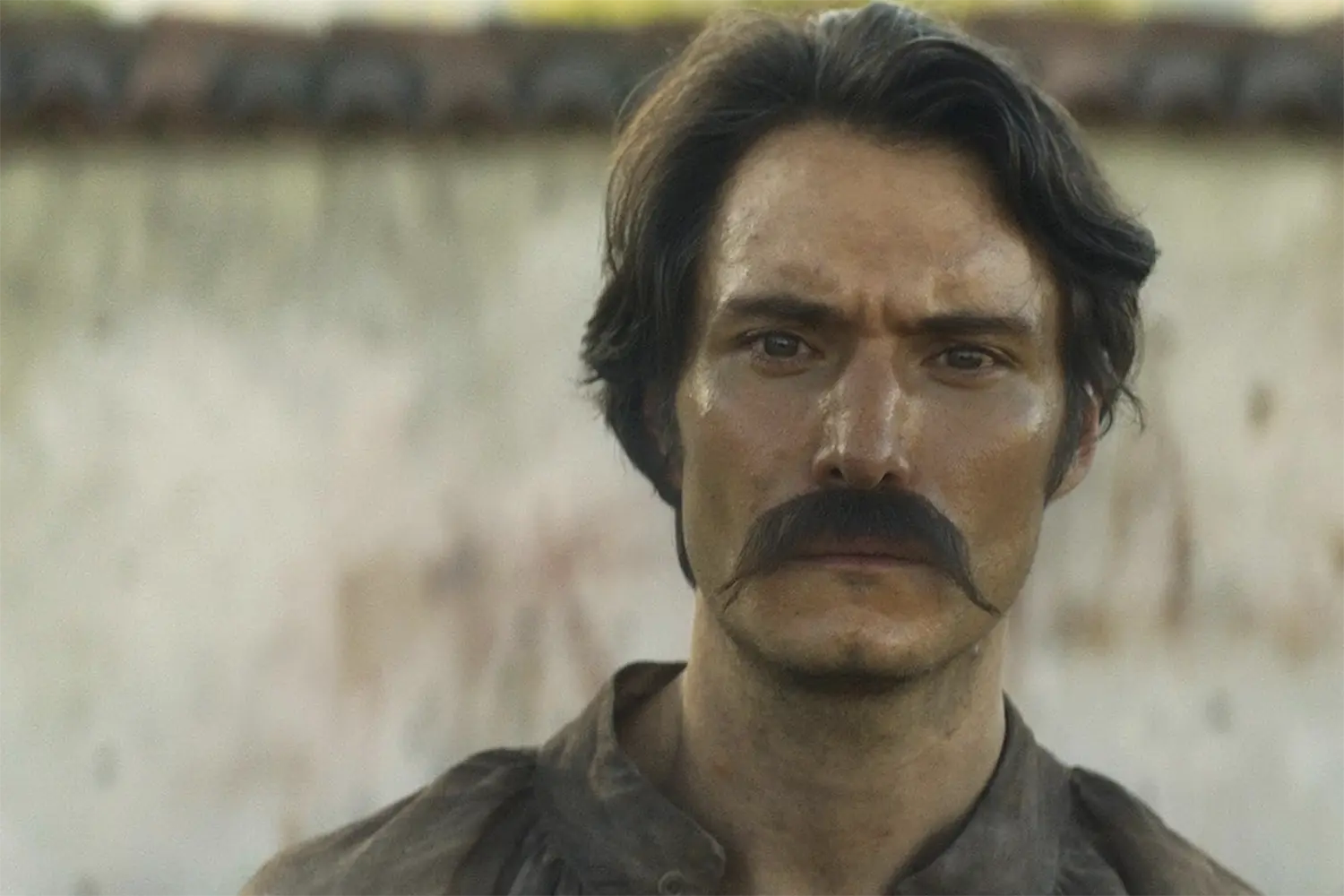 Nejslavnější kniha století dle Netflixu. Sto roků samoty líčí dějiny v magickém traileru