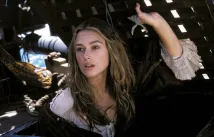 Keira Knightley slaví 40 let. Tohle jsou nejlepší filmy pirátky z Karibiku i šílené lovkyně odměn