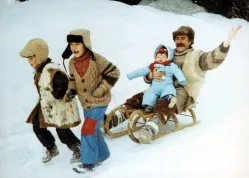 Chyby z komedie S tebou mě baví svět: Kánoe, špatně schovaná sádra a ručník