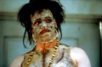 Nové Monstrum na prvních fotkách. Nástupce Brada Pitta se převtělil do legendárního vraha