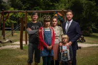 TV tipy: Nový seriál Děcko, Will Smith po apokalypse i akční nářez