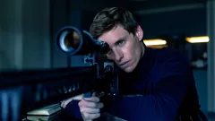 Den Šakala se od předlohy vzdaluje, ale ostudu jí nedělá. Komplexní seriál stojí na výborných postavách