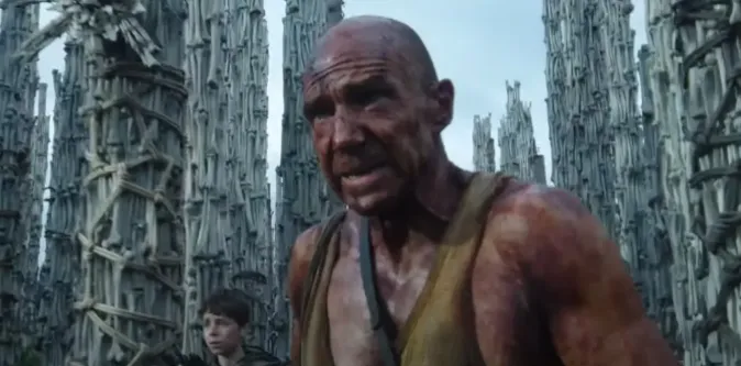 „Existuje mnoho podob smrti.“ 28 let poté se v druhém traileru tváří jako špičkový akční horor