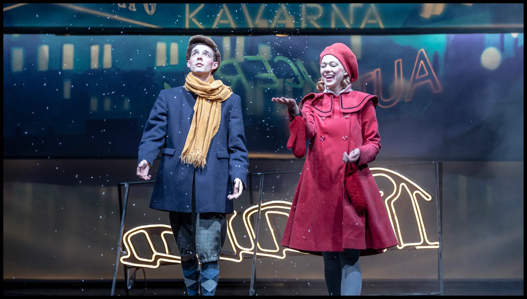 A osel na něj funěl 