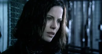 Sprostě jí nadávali, vyhrožovali i mlátili. Kate Beckinsale práskla na filmové zákulisí to nejhorší