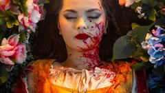 Smrt Sněhurky i vraždící trpaslíci. Horová verze slavné pohádky je v traileru bizarní podívanou